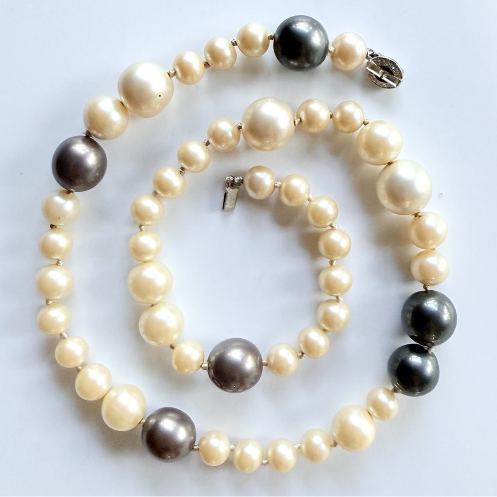 Vintage 1960s Kenneth Jay Lane Faux Tahitian and Cream Pearl Rhinestone Necklace - Picture 2 of 12